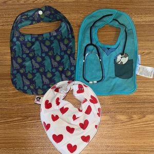 Heart and Animal Print Baby Bib Set
